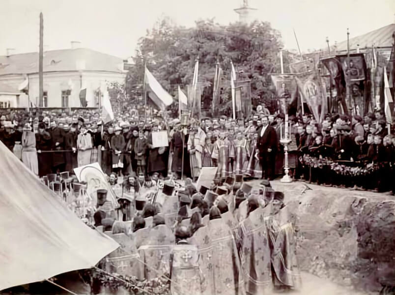 Імператор Олександр ІІІ закладає перший камінь під фундамент м айбутнього храму, 30 серпня 1890 рік. Фото віднайдене Василем Гудзієм