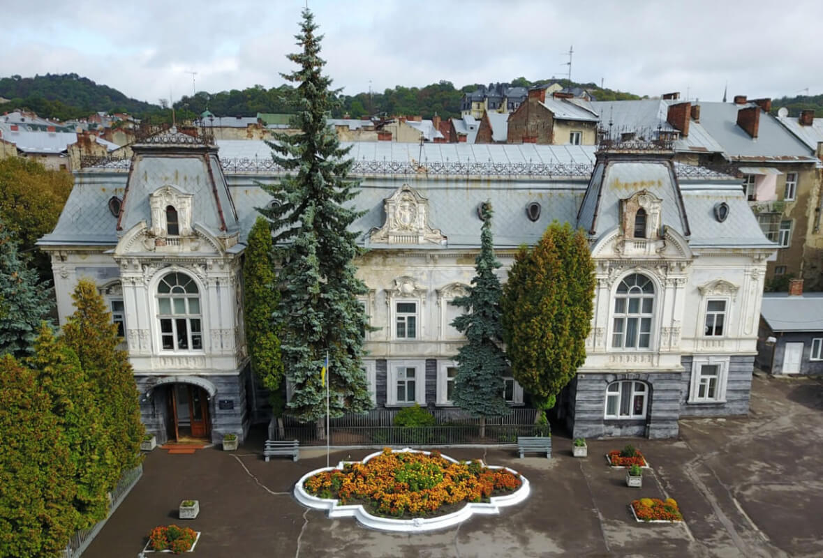 Десять фактів про палац Семенських-Левицьких у Львові