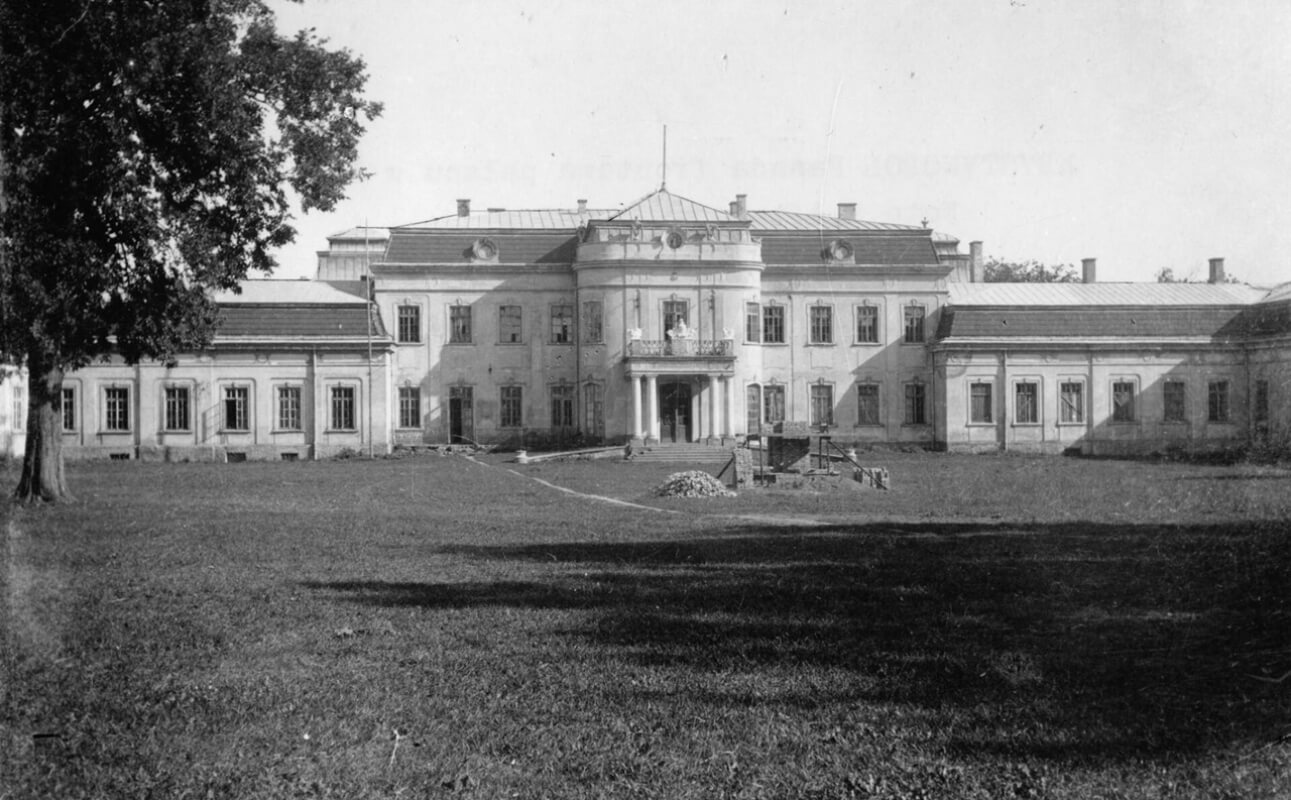 Палац Потоцьких у Кристинополі на унікальних ретро фото