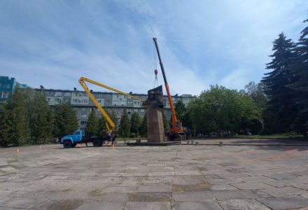 У Рівному демонтували пам’ятник воїнам, партизанам і підпільникам
