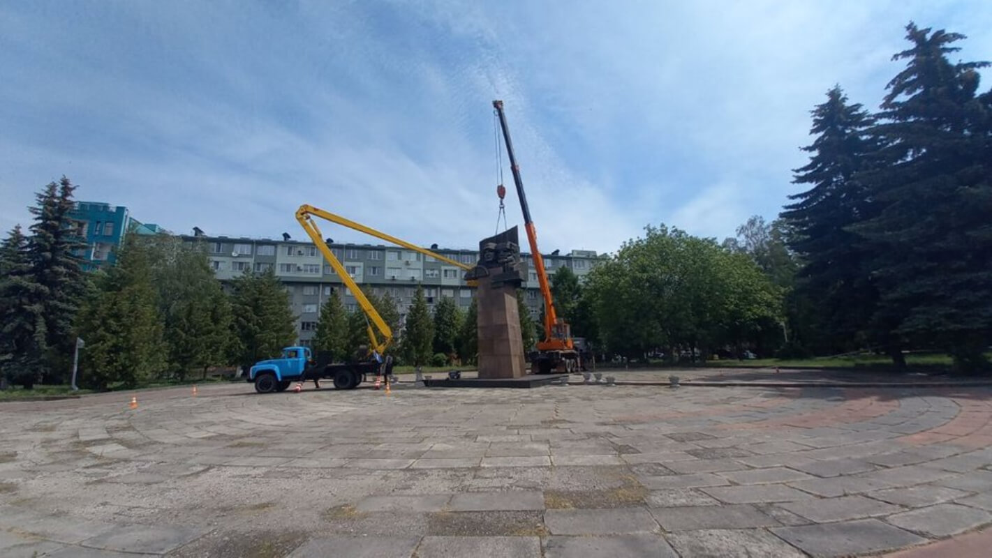 У Рівному демонтували пам’ятник воїнам, партизанам і підпільникам