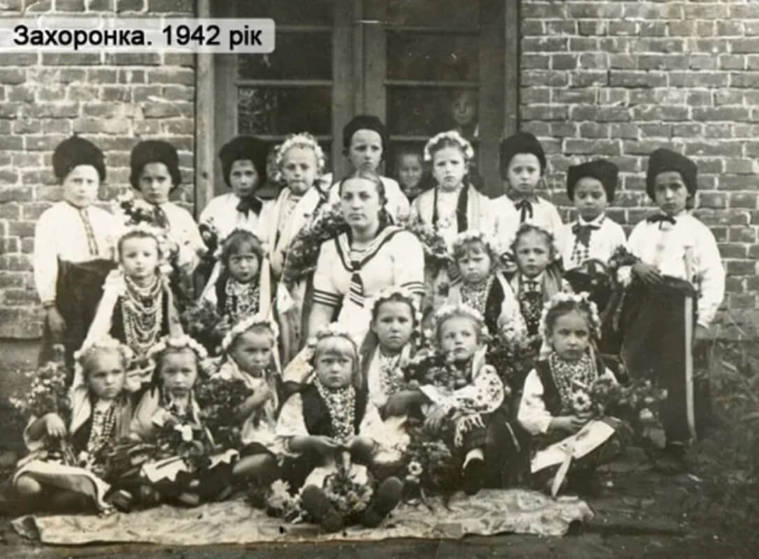 Так одягались українські школярі до війни (ретрофото)