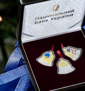 “Щедрик” увічнили в срібних монетах