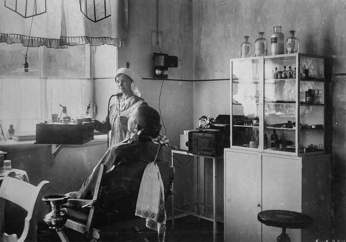 Як лікували зуби 100 років тому