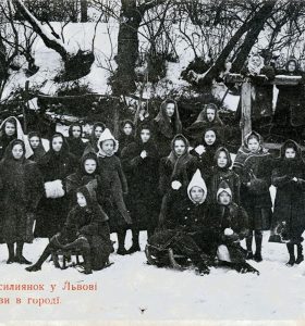 “Дівочий спортовий кружок” у гімназії Сестер Василіянок у Львові напередодні Першої світової війни