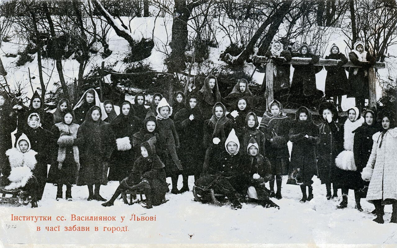 “Дівочий спортовий кружок” у гімназії Сестер Василіянок у Львові напередодні Першої світової війни