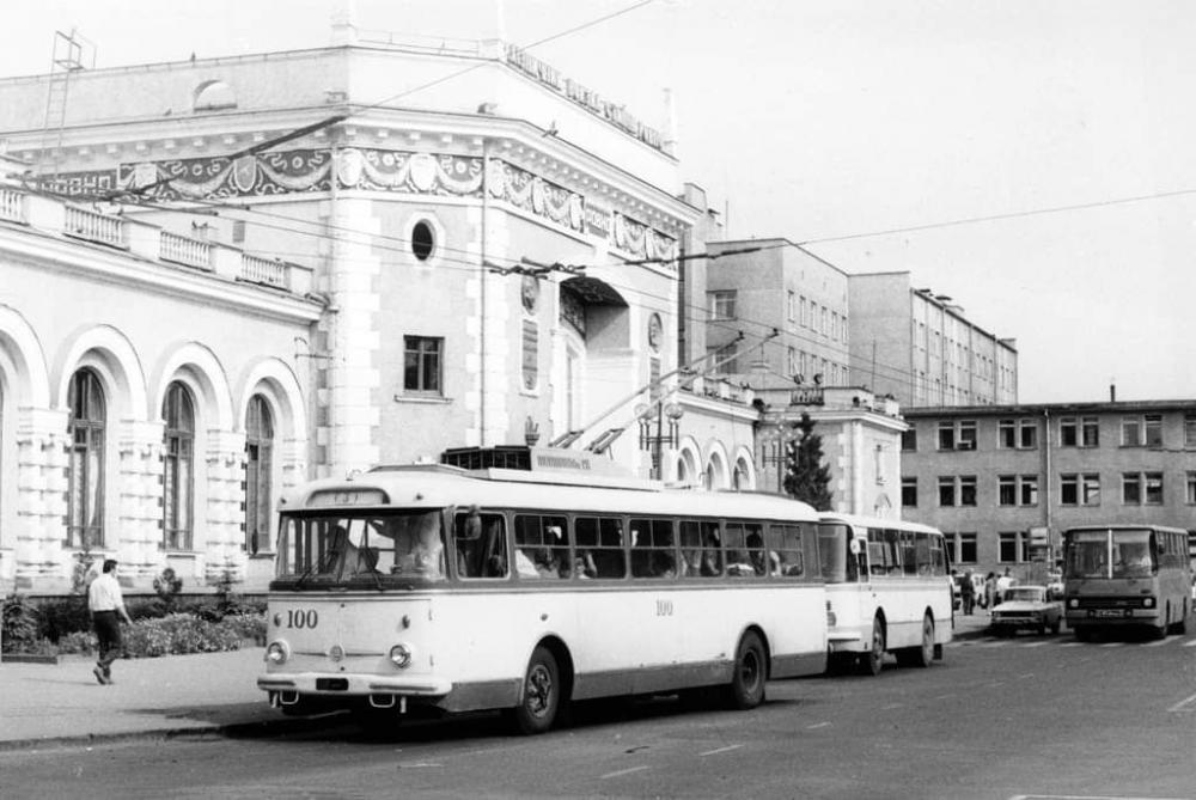 Рівненському тролейбусу — 48!