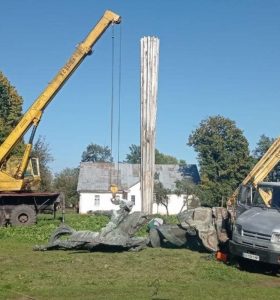 У селі на Рівненщині знесли памʼятник Миколі Островському