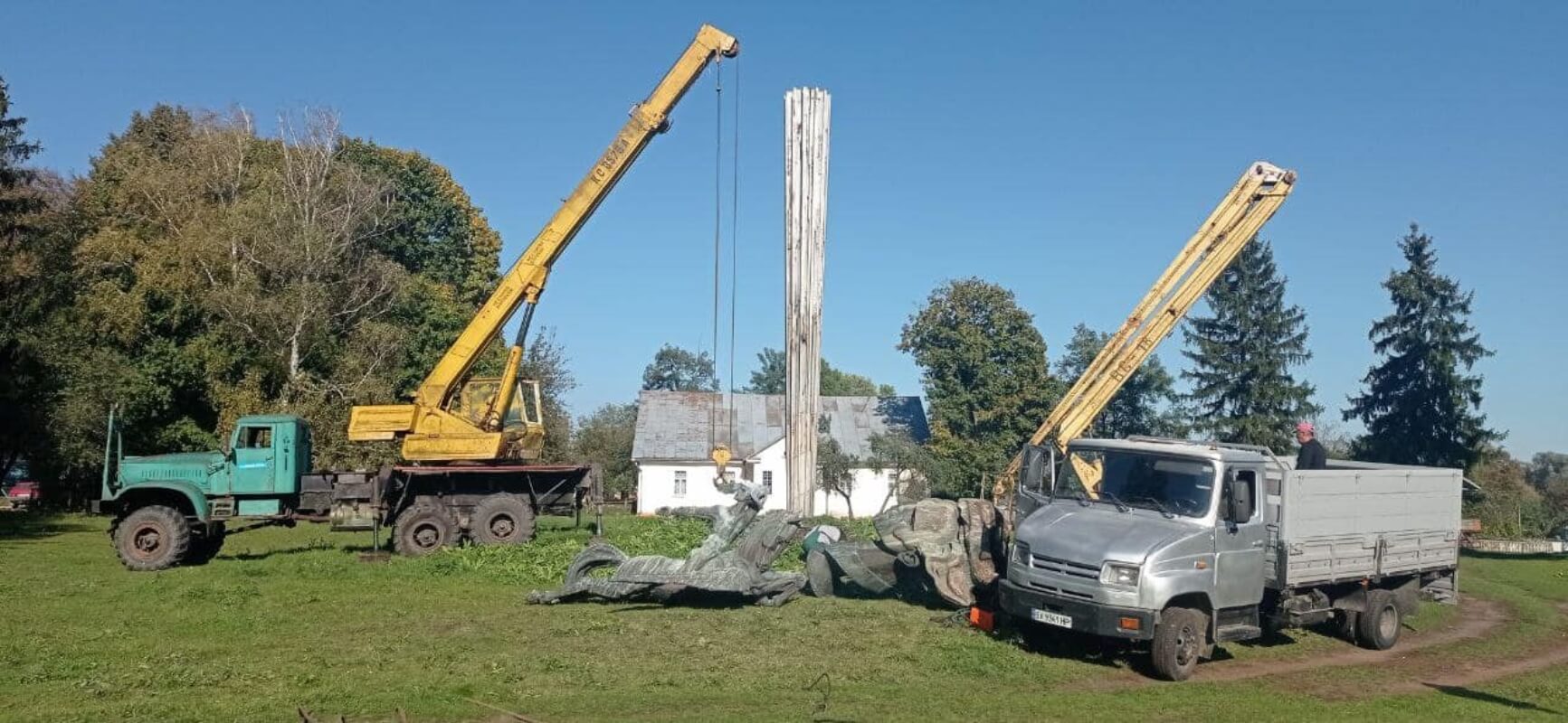 У селі на Рівненщині знесли памʼятник Миколі Островському