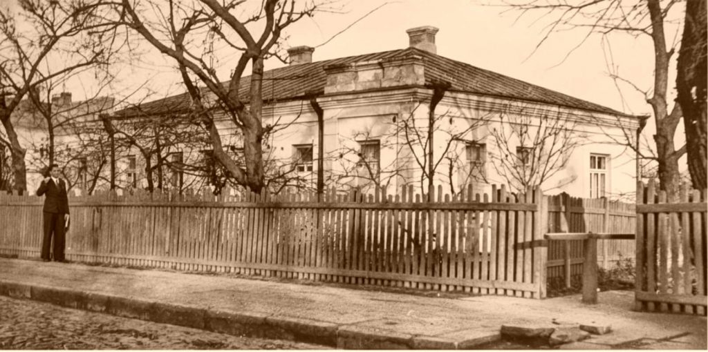 Історія одного зниклого будинку, або Український храм на Міцкевича