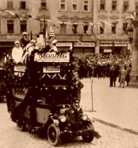 Скільки коштував престиж: вивчаємо цінники на автівки у старому Львові