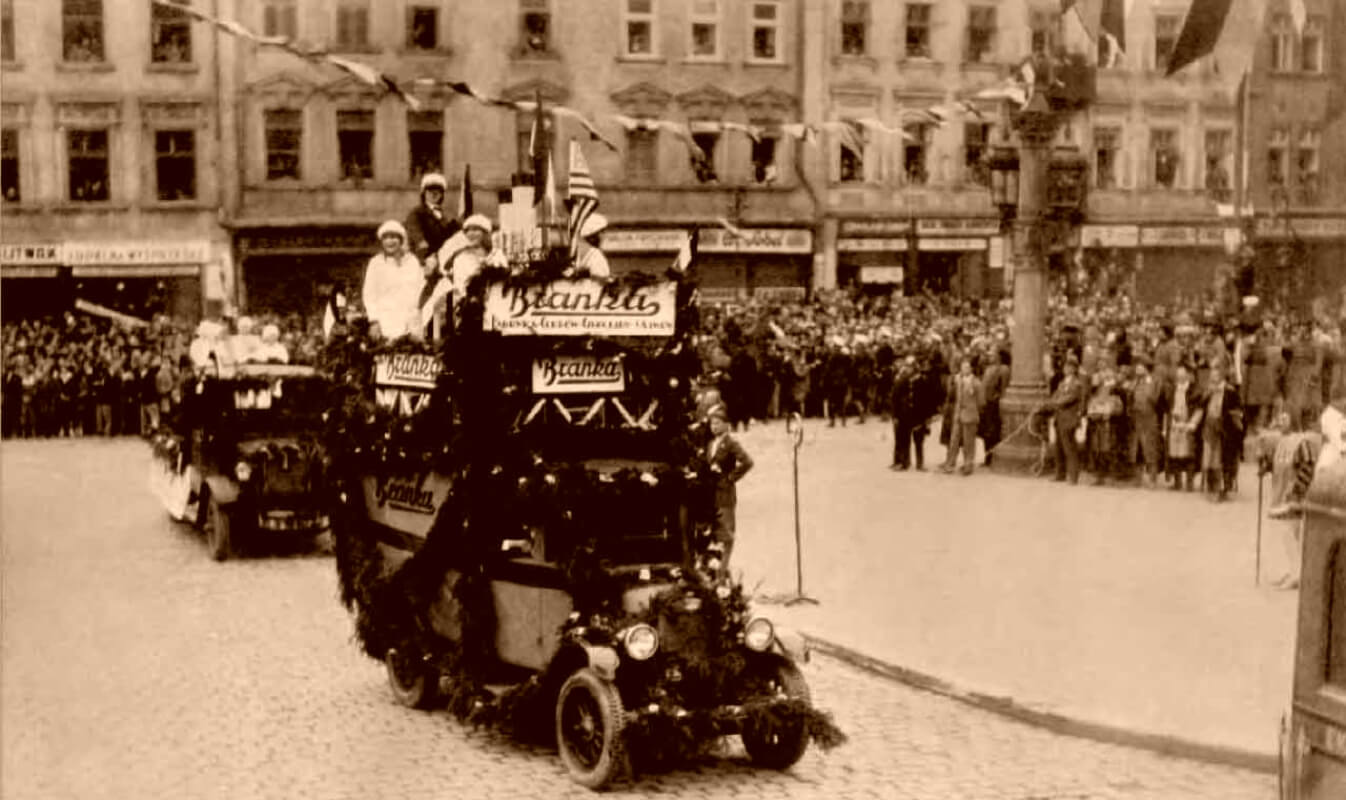 Скільки коштував престиж: вивчаємо цінники на автівки у старому Львові