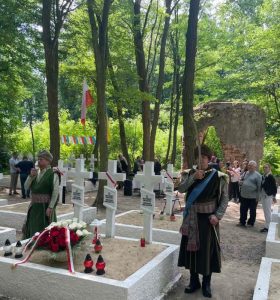У Клевані відновили місце поховання польських вояків