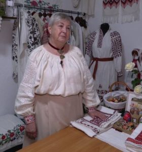 “Таких хусток більше немає”: про історію та особливість Гощанської хустки розповіла майстриня з Рівненщини