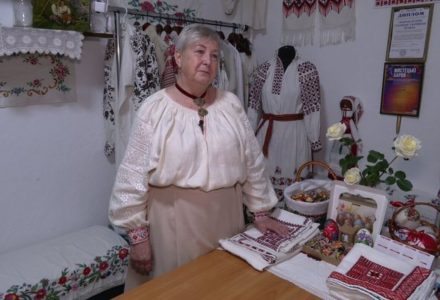 “Таких хусток більше немає”: про історію та особливість Гощанської хустки розповіла майстриня з Рівненщини
